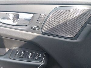 Volvo  D3 R Design 2WD, BLIS,  VOLL LED, AHK