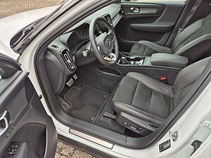 Volvo  R-Design  D4 AWD
