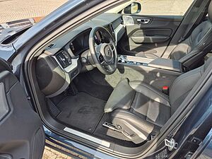 Volvo  Ultra Dark AWD B5/Massage/B&W/Akustik