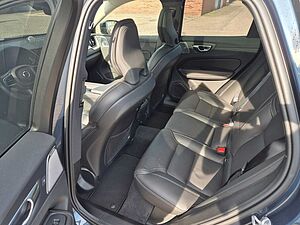 Volvo  Ultra Dark AWD B5/Massage/B&W/Akustik