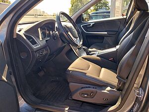 Volvo  D4 Momentum 2WD