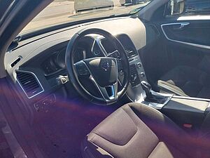 Volvo  D4 Momentum 2WD
