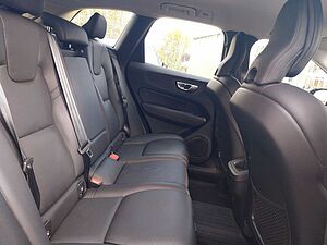Volvo  B4 Plus Dark 2WD