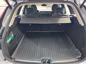 Volvo  B4 Plus Dark 2WD
