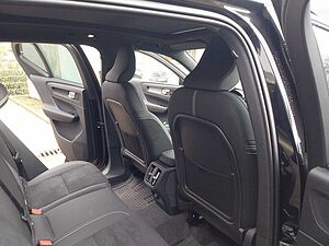 Volvo  B4 Ultra Black Edition 2WD