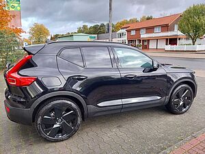 Volvo  B4 Ultra Black Edition 2WD