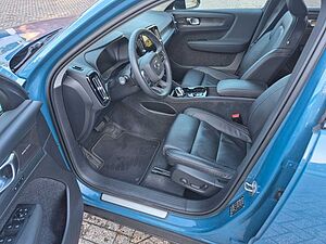 Volvo  Plus Dark Recharge Plug-In Hybrid 2WD