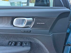 Volvo  Plus Dark Recharge Plug-In Hybrid 2WD