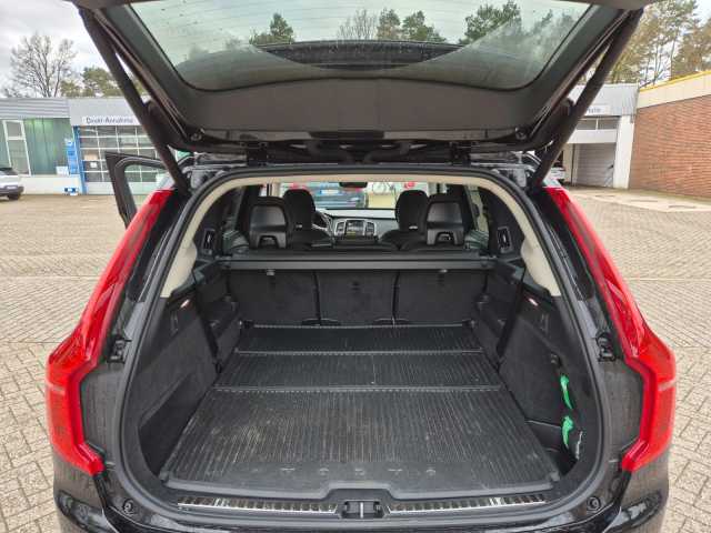 Volvo  Ultra Dark T8 Recharge Plug-In Hybrid AWD