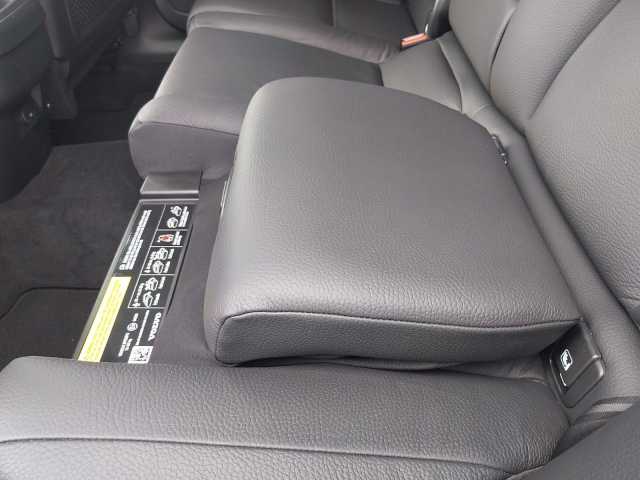 Volvo  B4 Plus Dark 2WD, AHK, ACC