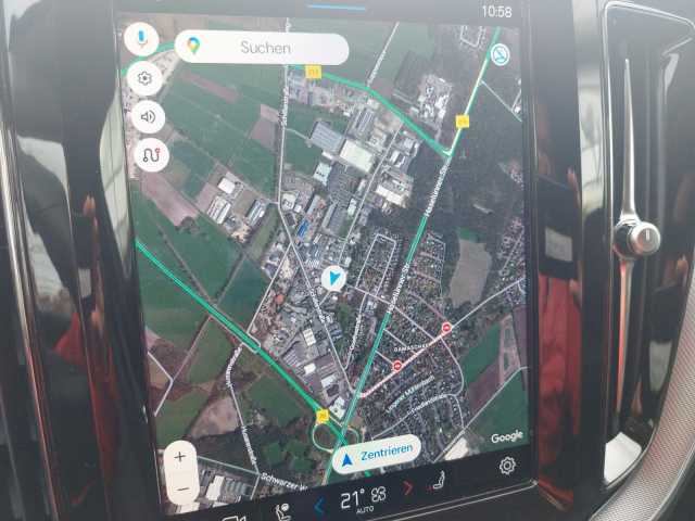 Volvo  B4 Plus Dark 2WD, AHK, ACC