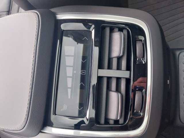 Volvo  Ultimate Bright Recharge Plug-In Hybrid AWD