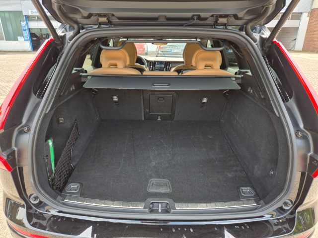Volvo  Plus Dark AWD