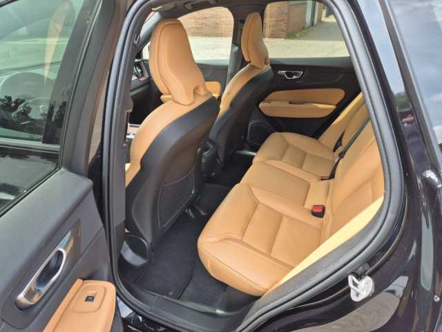 Volvo  Plus Dark AWD
