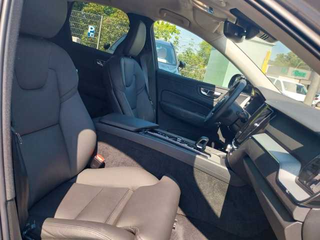 Volvo  B4 Plus Dark 2WD