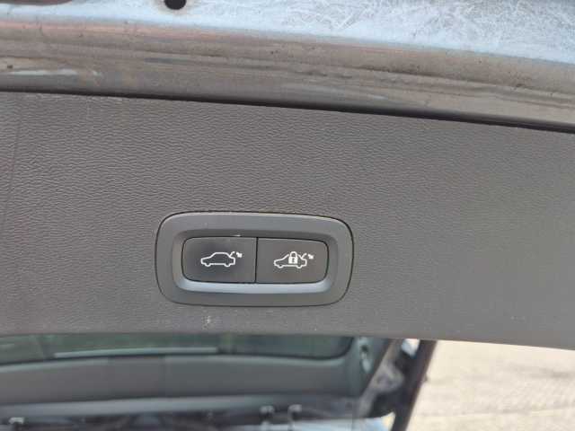 Volvo  Momentum AWD D4