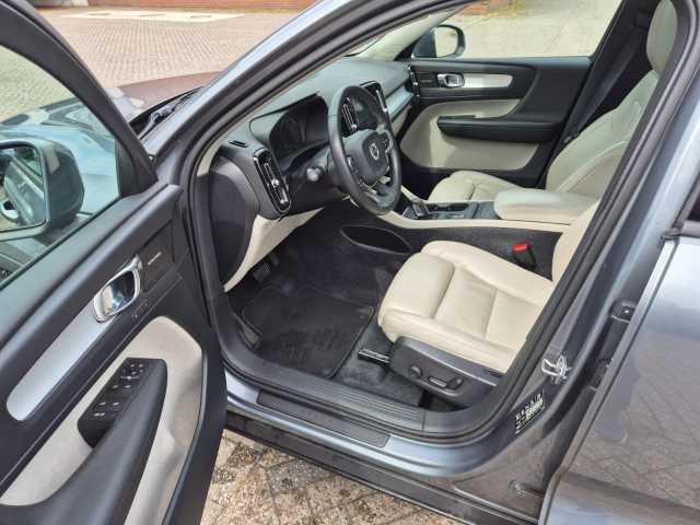 Volvo  Momentum AWD D4