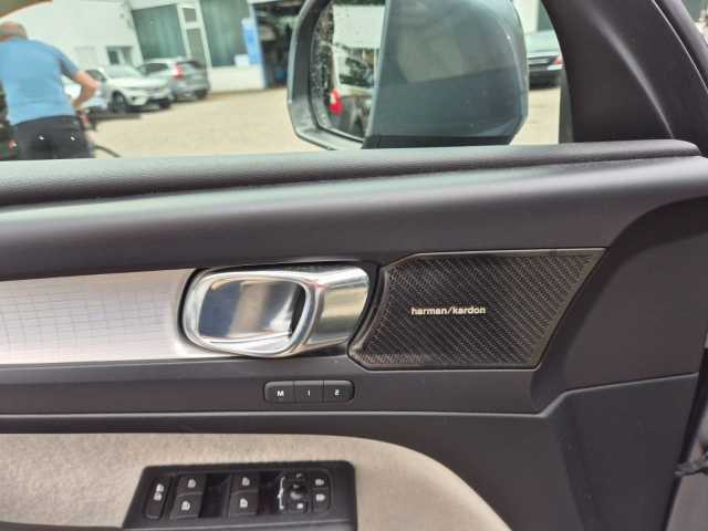 Volvo  Momentum AWD D4