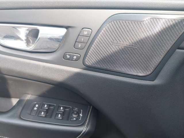 Volvo  D3 R Design 2WD, BLIS,  VOLL LED, AHK