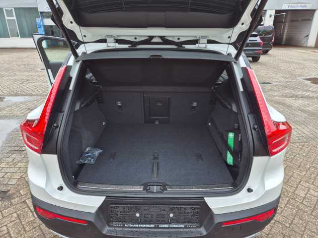 Volvo  R-Design  D4 AWD