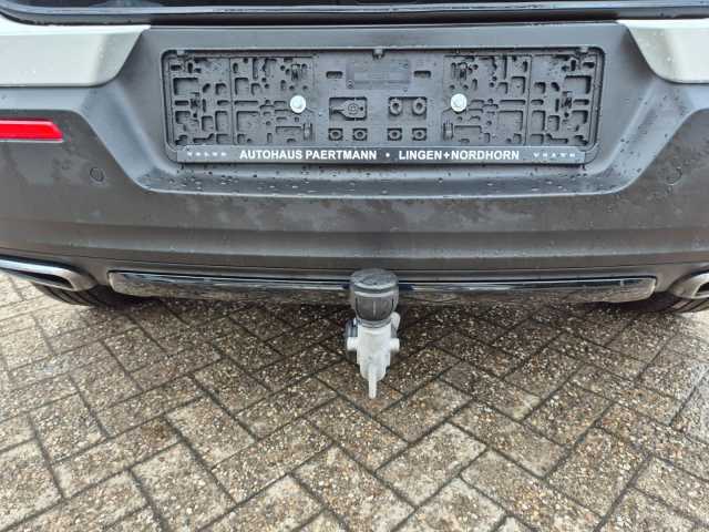 Volvo  R-Design  D4 AWD