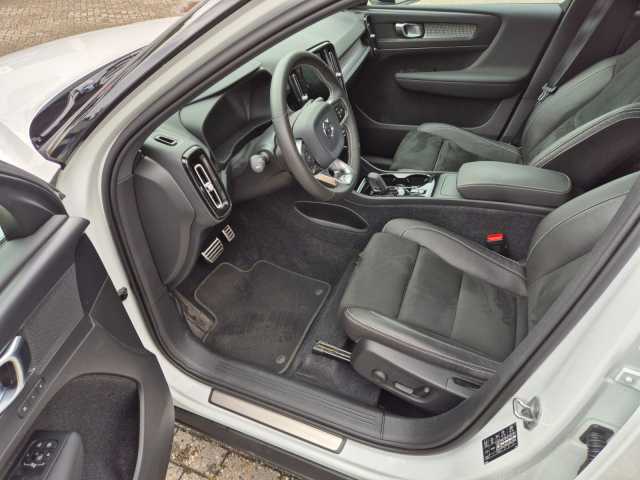 Volvo  R-Design  D4 AWD