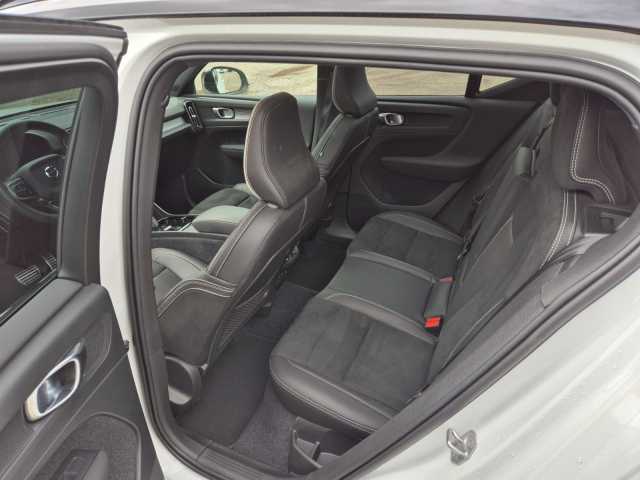 Volvo  R-Design  D4 AWD
