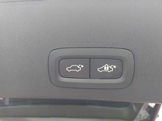 Volvo  Plus Recharge Pure Electric AWD