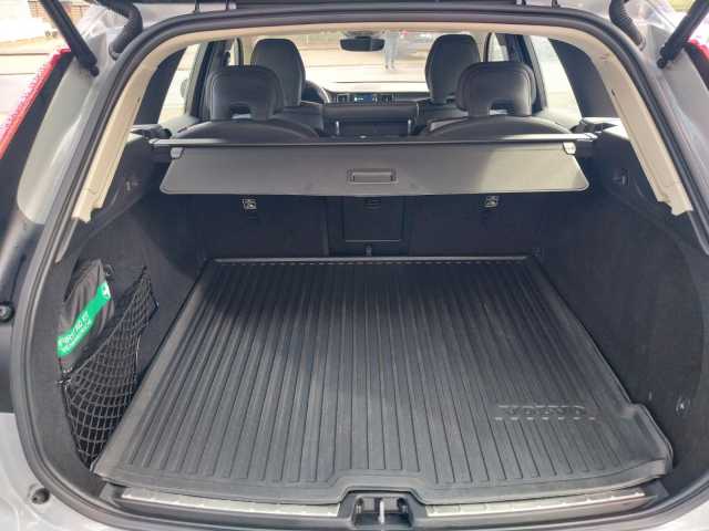 Volvo  B4 Plus Dark 2WD