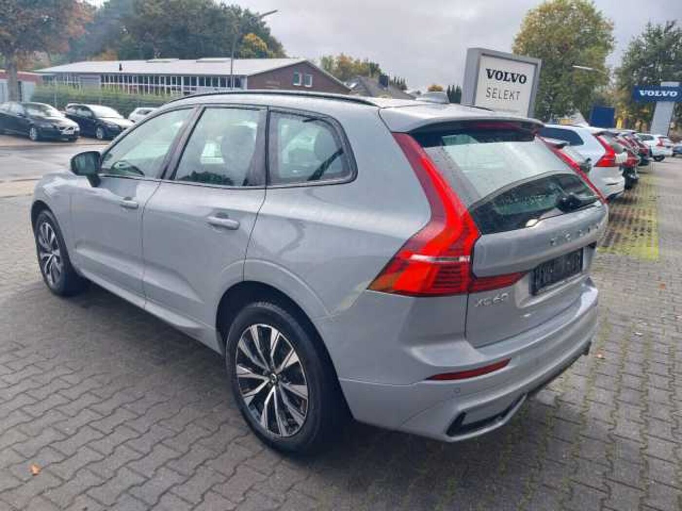 Volvo  B4 Plus Dark 2WD