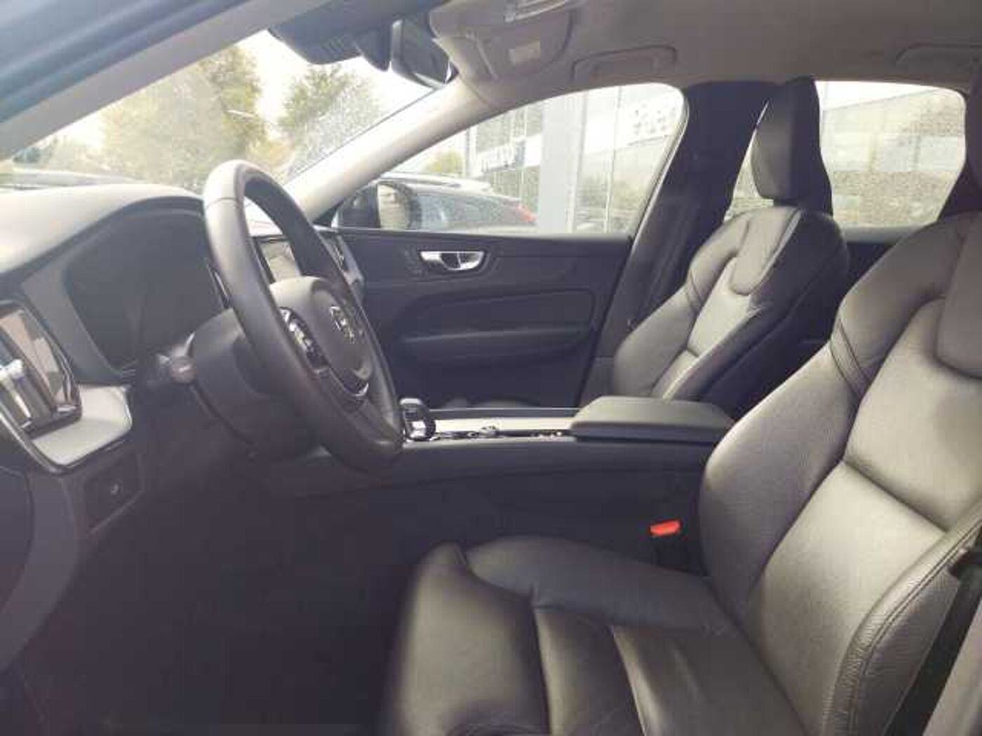 Volvo  B4 Plus Dark 2WD