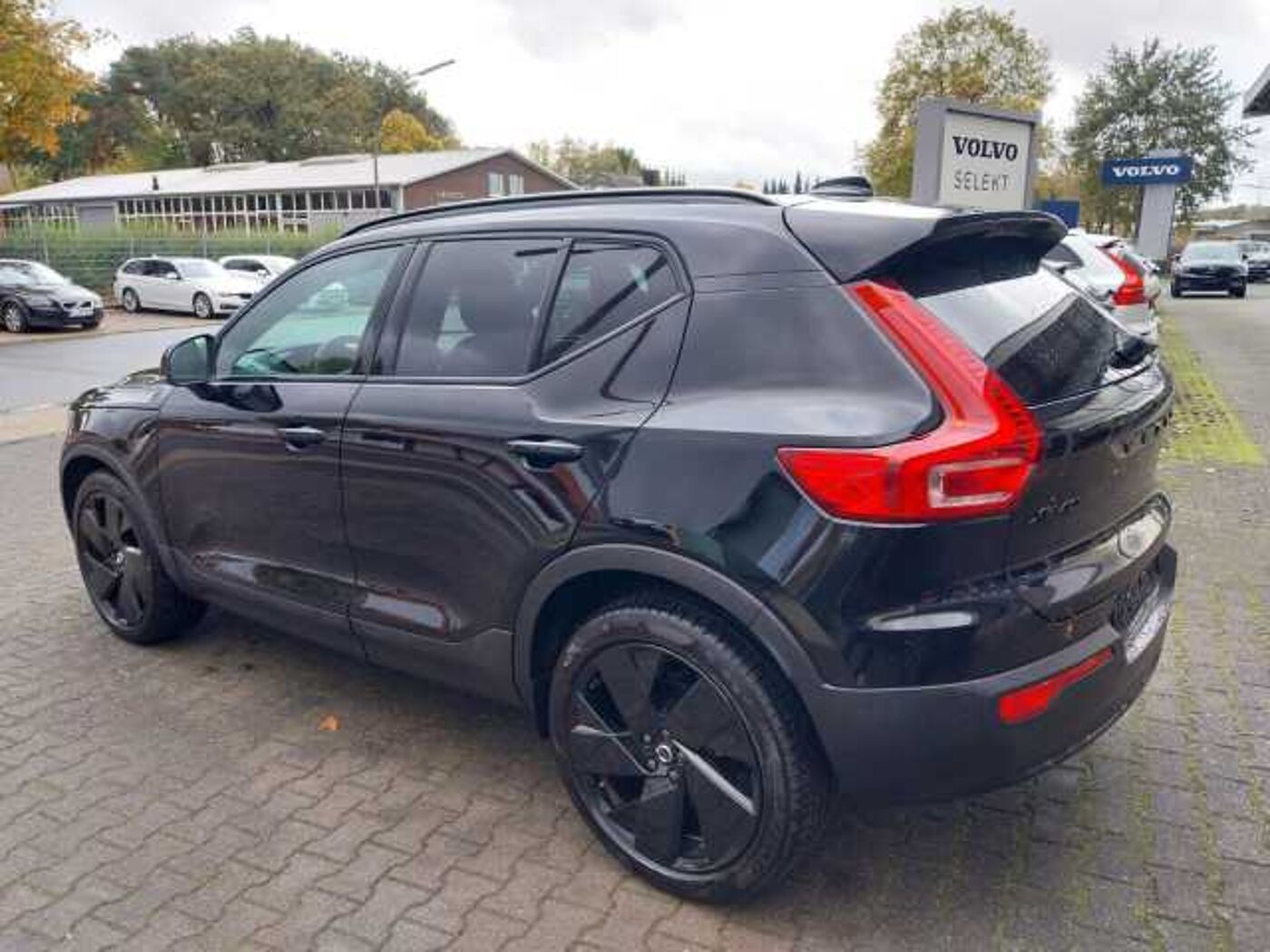 Volvo  B4 Ultra Black Edition 2WD