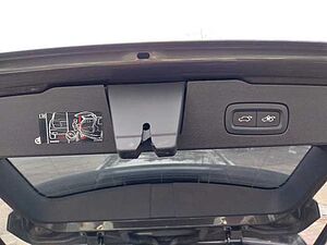 Volvo  Kombi Plus Dark Recharge Plug-In Hybrid AWD