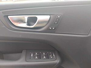 Volvo  B4 Plus Dark 2WD, AHK, ACC
