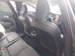 Volvo  B4 Plus Dark 2WD, AHK, ACC