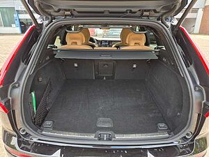 Volvo  Plus Dark AWD