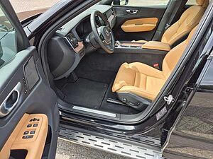 Volvo  Plus Dark AWD