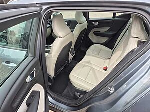 Volvo  Momentum AWD D4