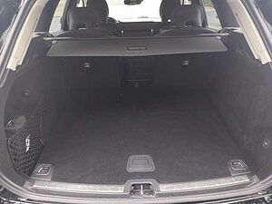 Volvo  B4 Momentum Pro AWD, AHK