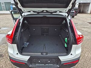 Volvo  R-Design  D4 AWD