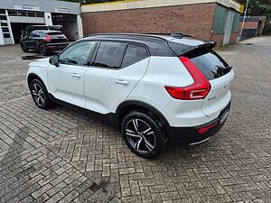 Volvo  R-Design  D4 AWD