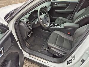 Volvo  R-Design  D4 AWD