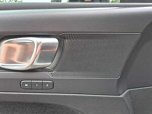Volvo  R-Design  D4 AWD