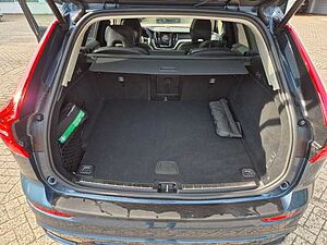 Volvo  Ultra Dark AWD B5/Massage/B&W/Akustik