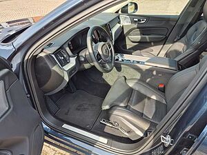Volvo  Ultra Dark AWD B5/Massage/B&W/Akustik