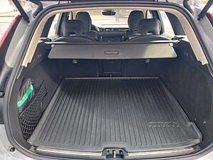 Volvo  B4 Plus Dark 2WD