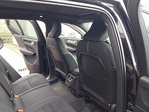 Volvo  B4 Ultra Black Edition 2WD