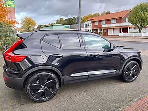 Volvo  B4 Ultra Black Edition 2WD