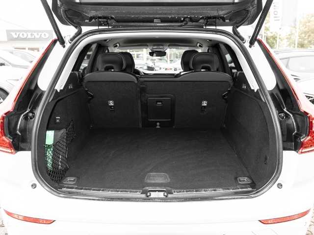 Volvo  Plus Dark 2WD B4 Diesel EU6d digitales Cockpit Memory Sitze Soundsystem HarmanKa