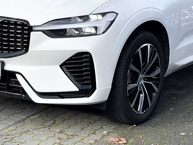 Volvo  Plus Dark 2WD B4 Benzin EU6d digitales Cockpit Memory Sitze Soundsystem LED